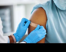 По словам сотрудников FDA США, прививки от COVID должны быть нацелены на варианты XBB в кампании 2023–2024 годов